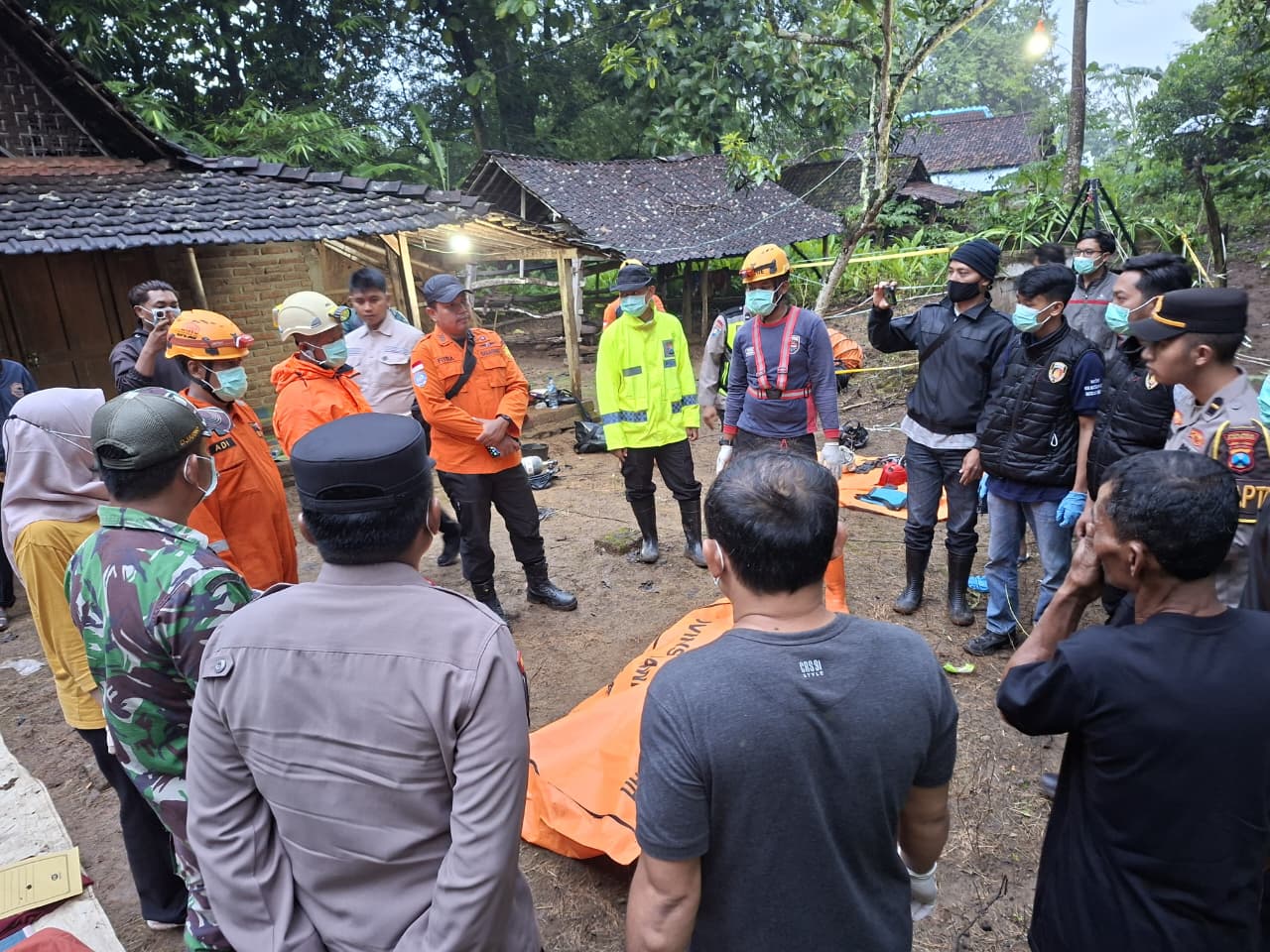 MISTERI TERJAWAB: Polisi memastikan Aji Saputra melompat ke sumur tua dalam keadaan hidup berdasarkan hasil otopsi Labfor Polda Jatim.