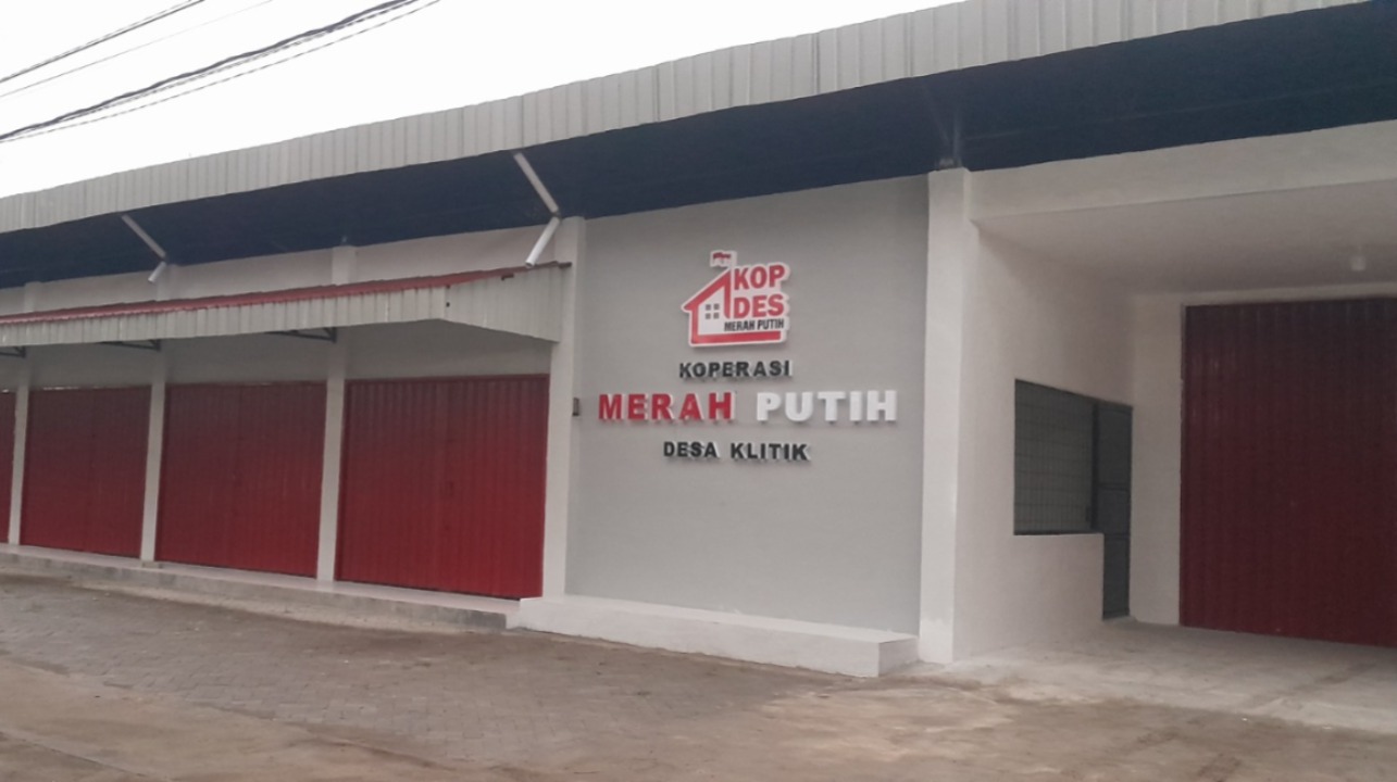 SUDAH JADI: Pembangunan fisik KDKMP di Desa Klitik, Geneng, sudah 100 persen jadi. ASEP SYAEFUL/RADAR NGAWI