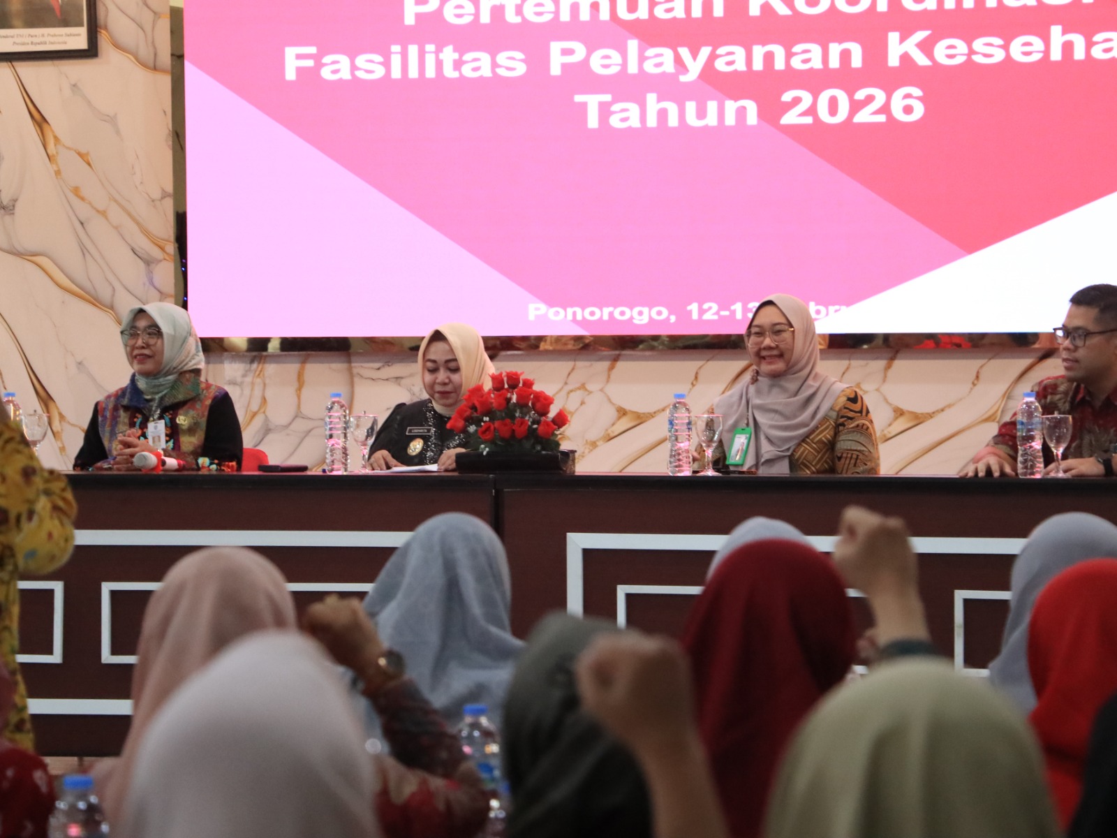 FASILITATOR: Plt Bupati Ponorogo Lisdyarita membuka Rakor Fasyankes yang digelar Dinkes kemarin (12/2). SUGENG DWI N/RADAR PONOROGO