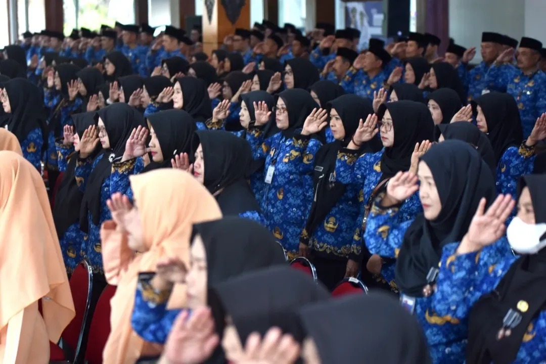 ABDI NEGARA: Pemkab Pacitan menerapkan penyesuaian jam kerja ASN selama Ramadan dengan pengurangan lima jam per pekan, namun pelayanan publik tetap berjalan.