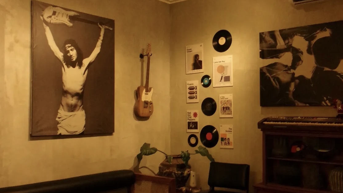 Holly Cafe Vibes n Atmosphere (instagram.com/holly__mad)