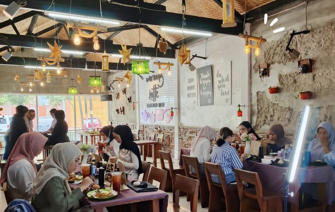 Suasana Waroeng Latte (instagram.com/waroenglatte)