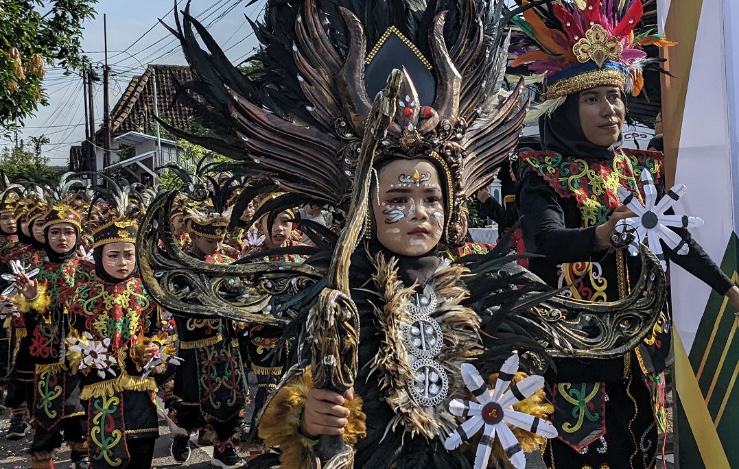 Ratusan siswa MI Islamiyah Rejomulyo menggelar Pawai Budaya dalam rangka Gelar Karya Kokurikuler Kelas 1-6.