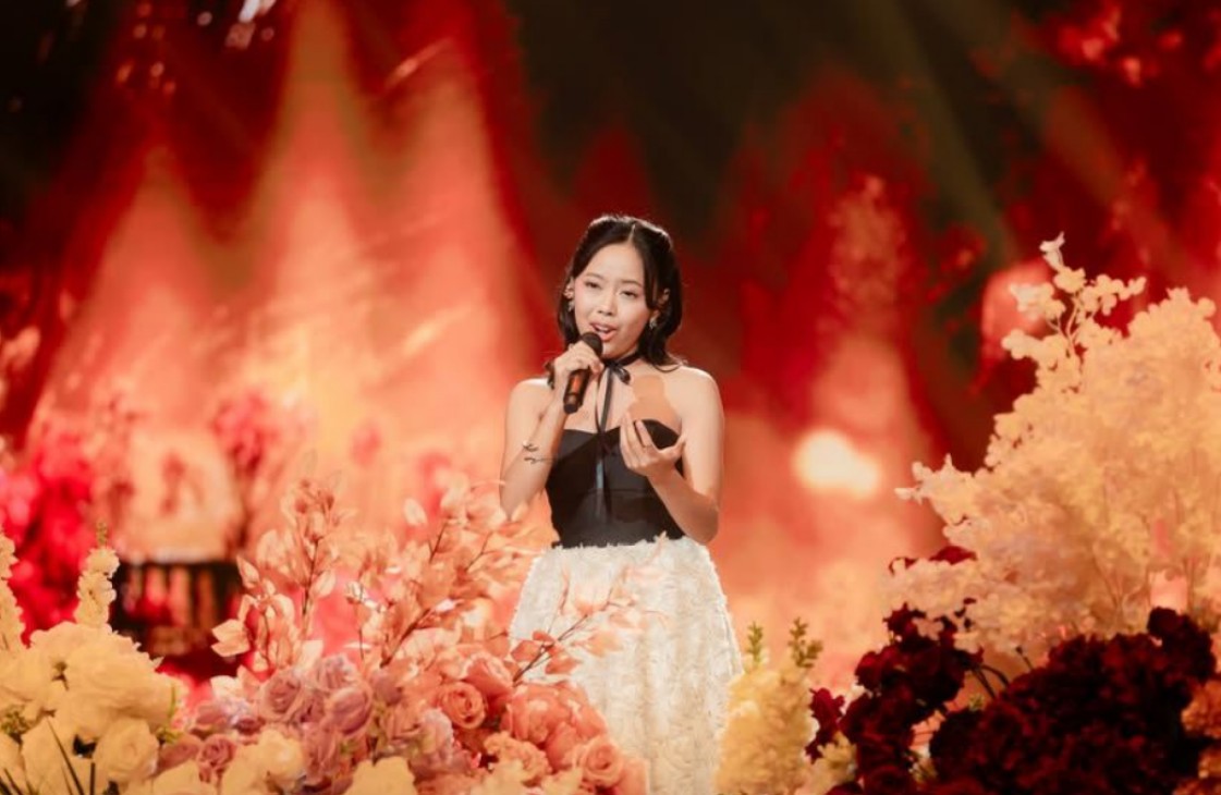 Penampilan Celyn Jessica di panggung Spektakuler Show 3 Top 13 Indonesian Idol 2026.
