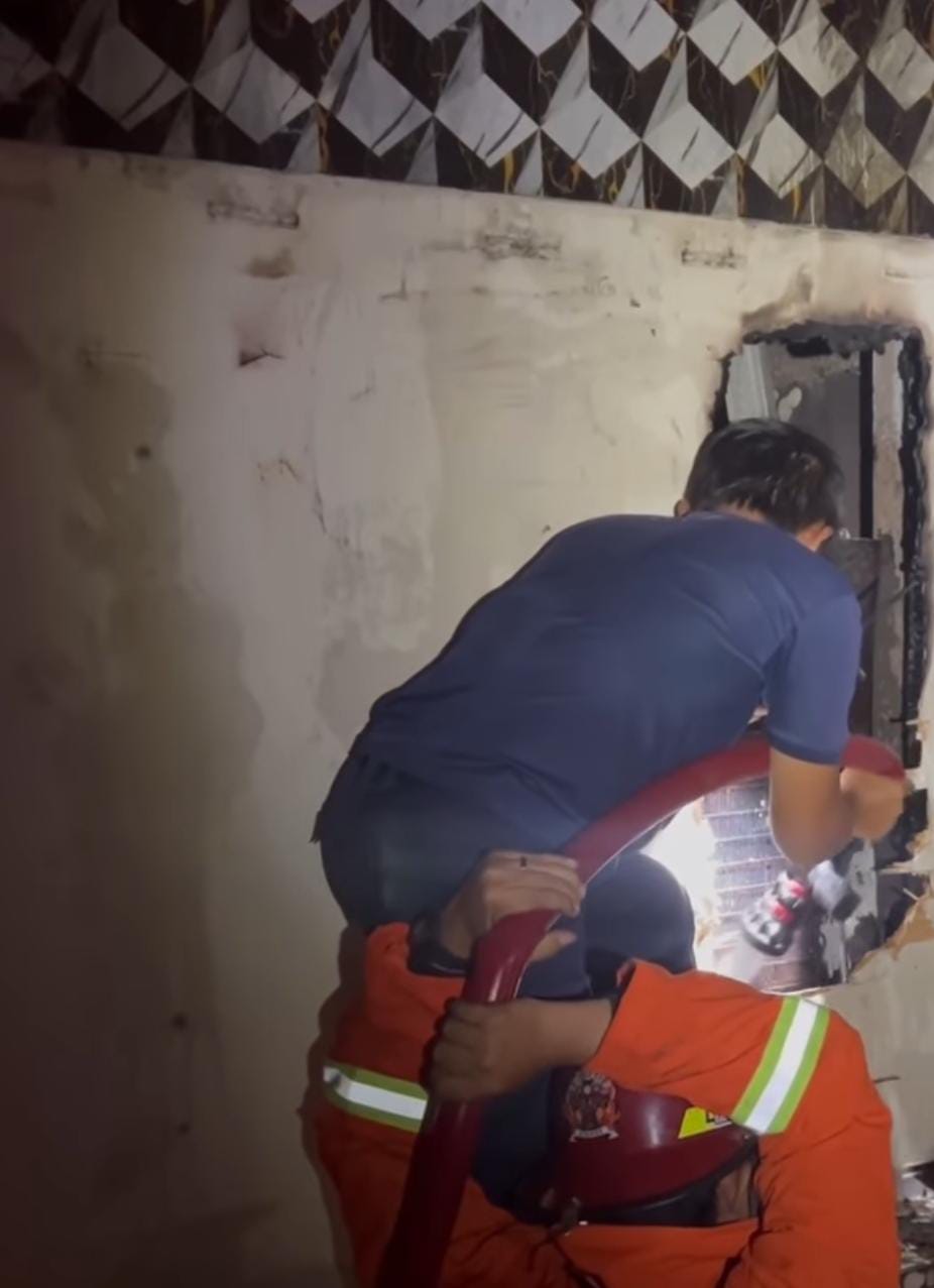 TERBAKAR: Tempat hiburan malam Graha Prima Bar & Karaoke di Tamperan, Kelurahan Sidoharjo, Pacitan, terbakar Rabu (18/2) dini hari. Api melahap hall dan bar.