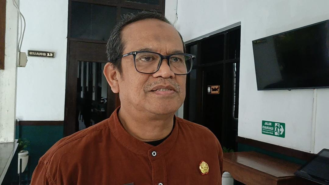 PENYESUAIAN: Sekda Kota Madiun Soeko Dwi Handiarto menegaskan jam kerja ASN selama Ramadan tetap memenuhi minimal 32 jam 30 menit per minggu. FOTO: HENGKY RISTANTO/RADAR MADIUN