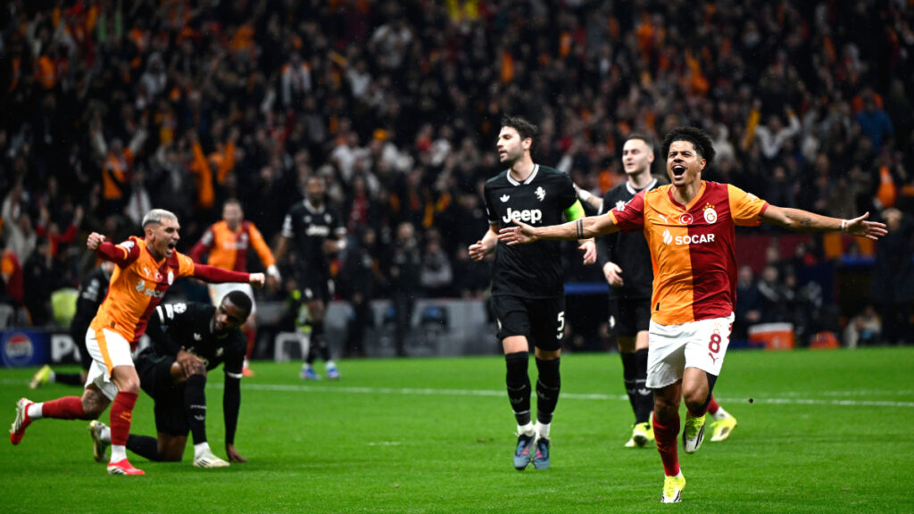 Juventus dikalahkan Galatasaray di leg pertama playoff Liga Champions, Rabu (18/2).