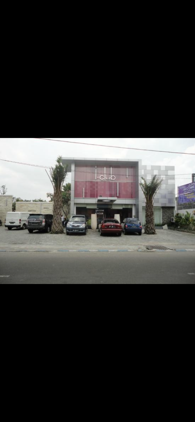 Tampak depan iclub by Tripadvisor