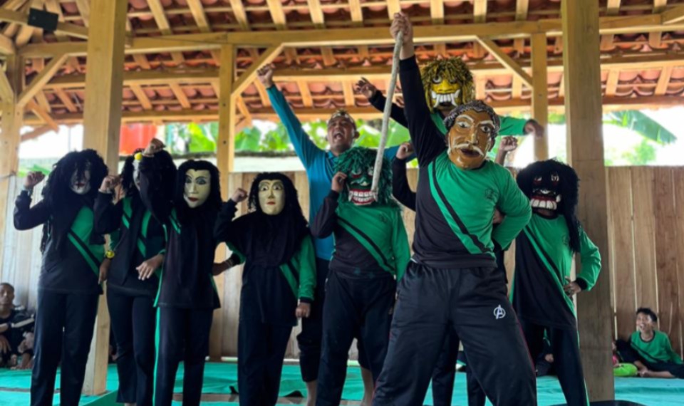 MASTER CETE: Siswa SD dan SMP Kabupaten Madiun mengikuti pembelajaran luar kelas dalam program Master Cete. FOTO: ISTIMEWA