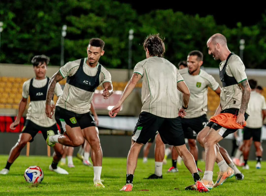 Skiad Persebaya latihan jelang lawan Persijap.
