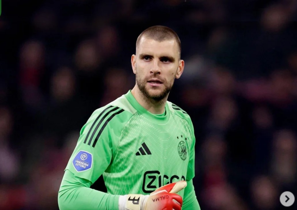 Aksi Maarten Paes sebagai kiper Ajax di Eredivisie.