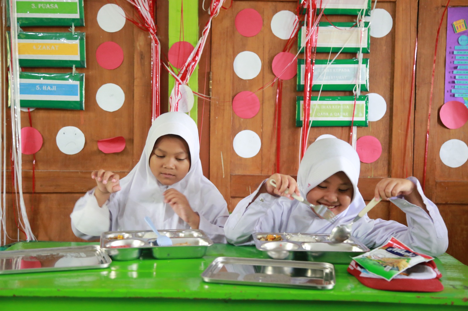 MAKAN BERGIZI GRATIS: Program MBG di Kota Madiun mendapat dukungan suplai beras premium dari Bulog untuk menjaga kualitas konsumsi dapur sehat SPPG. DOK RADAR MADIUN