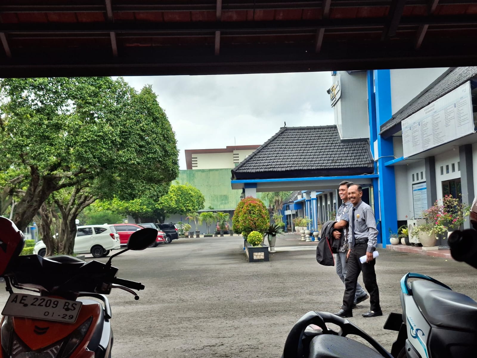 PEMERIKSAAN SAKSI: Sejumlah saksi memenuhi panggilan penyidik KPK di Kantor KPPN Madiun untuk dimintai keterangan terkait perkara dugaan korupsi yang menjerat Maidi. FOTO: ISTIMEWA