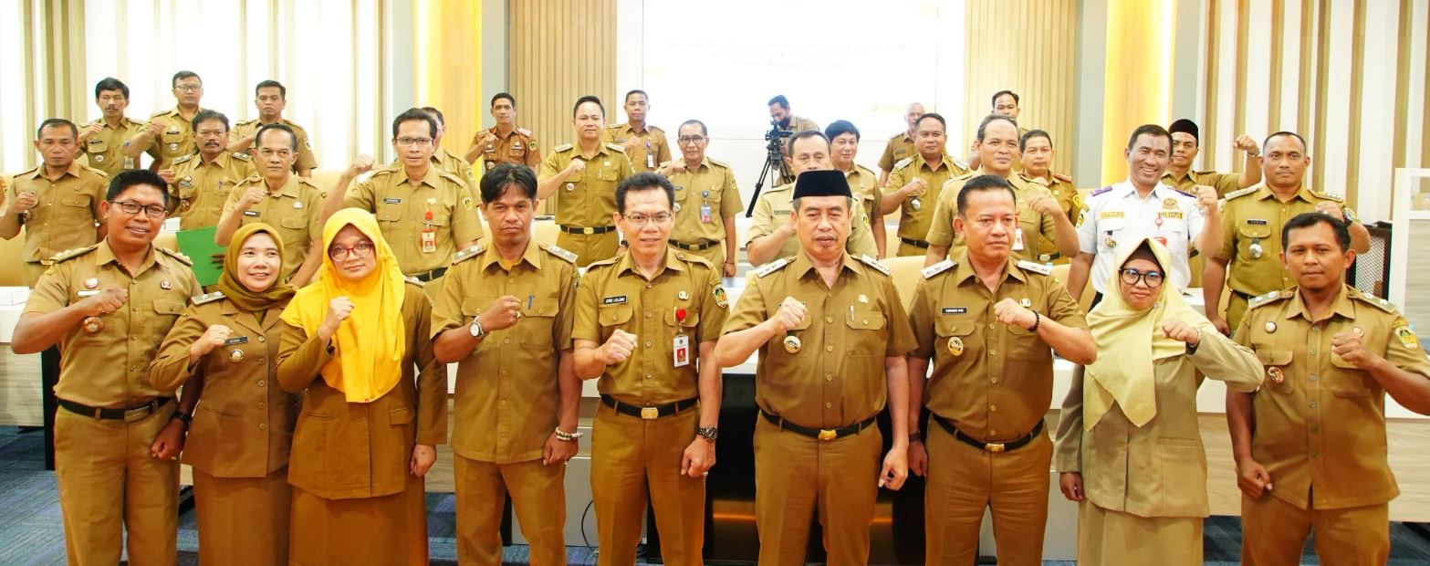 KOMITMEN: Kepala daerah bersama OPD dan kecamatan berkomitmen untuk terus mewujudkan tata kelola pemerintahan yang bersih.