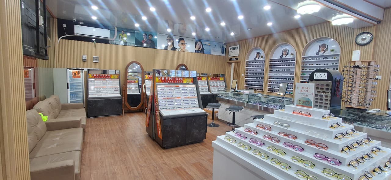 Mengusung konsep optik bergaransi, murah, dan lengkap, Optik Wilis menawarkan solusi penglihatan yang profesional di berbagai kota di Jawa Timur.