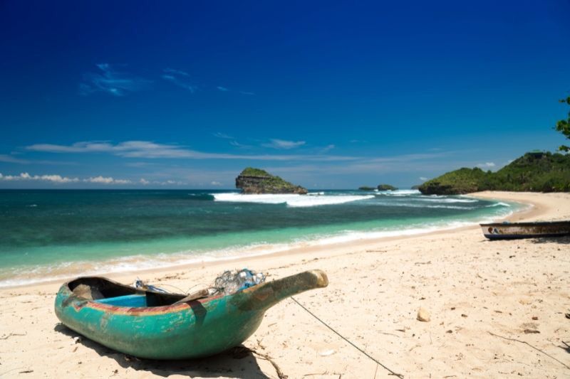 Pantai Watu Karung Pacitan (Pinterest.com/Mas Dolan)