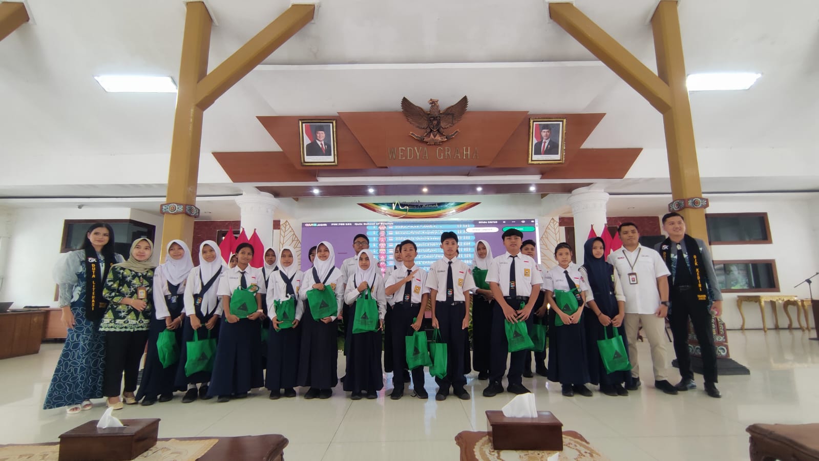 OJK Kediri memperkuat literasi keuangan generasi muda melalui program School of Syariah di Kabupaten Ngawi.