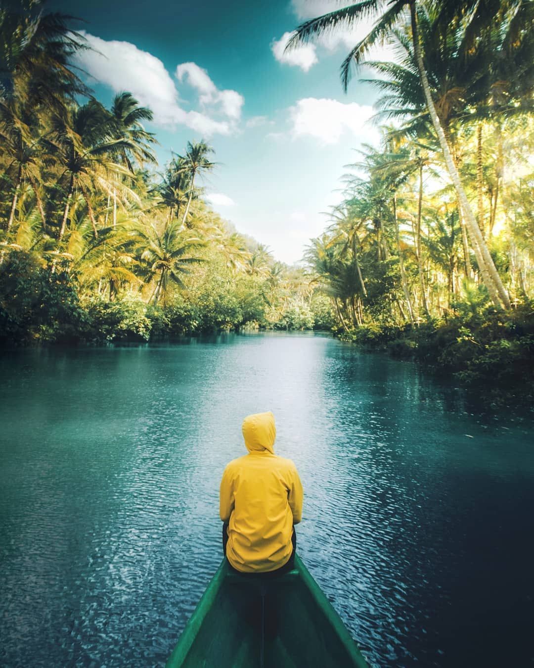 Sungai Maroon Pacitan (Pinterest.com/Wisata Milenial)