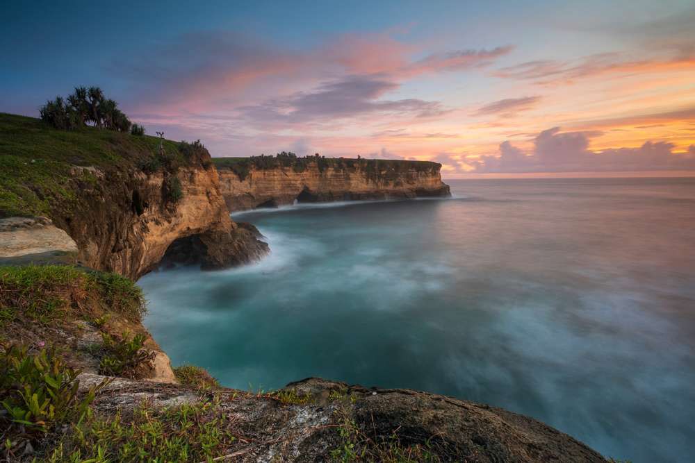 Pantai Taman Pacitan (atourin.com)