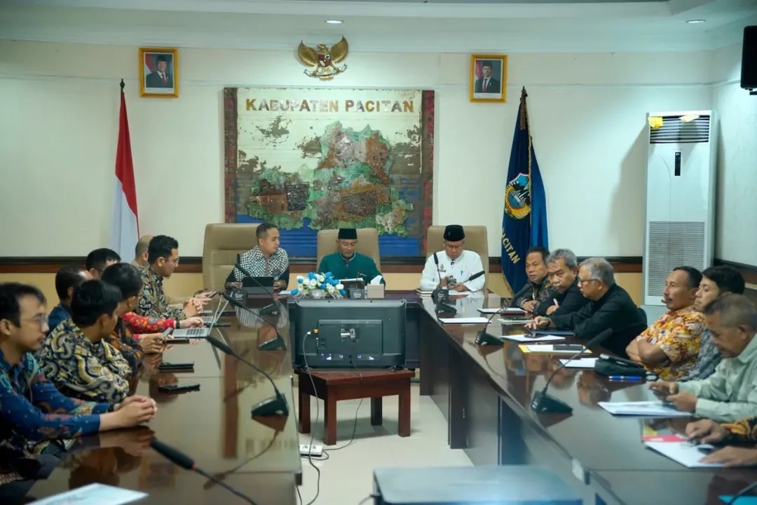 DUDUK BERSAMA: Pemkab Pacitan dan PLN membahas rencana pembangunan PLTA pumped storage berkapasitas 1.000 MW yang memanfaatkan aliran Sungai Grindulu. PROKOPIM PEMKAB PACITAN