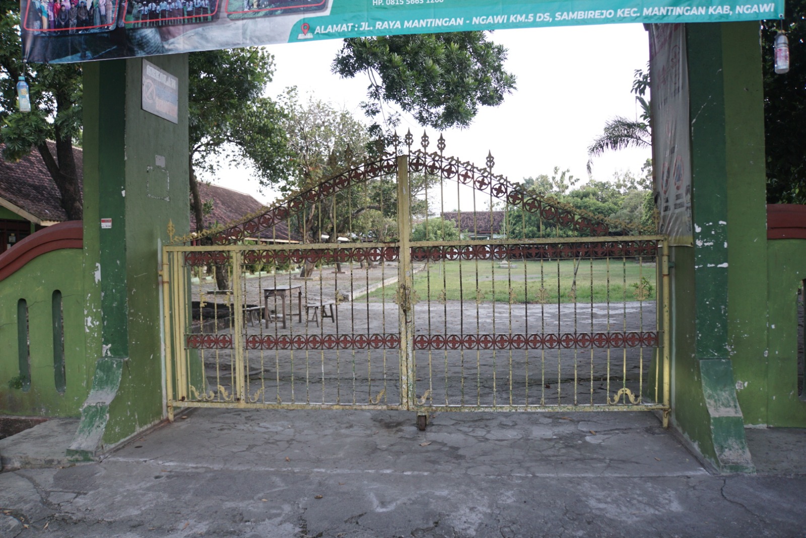 INFRASTRUKTUR PENDIDIKAN: Kondisi SDN 01 Sambirejo, Mantingan, yang masih berdiri di lahan milik Pondok Modern Darussalam Gontor sembari menunggu kepastian relokasi. ASEP SYAEFUL/RADAR NGAWI