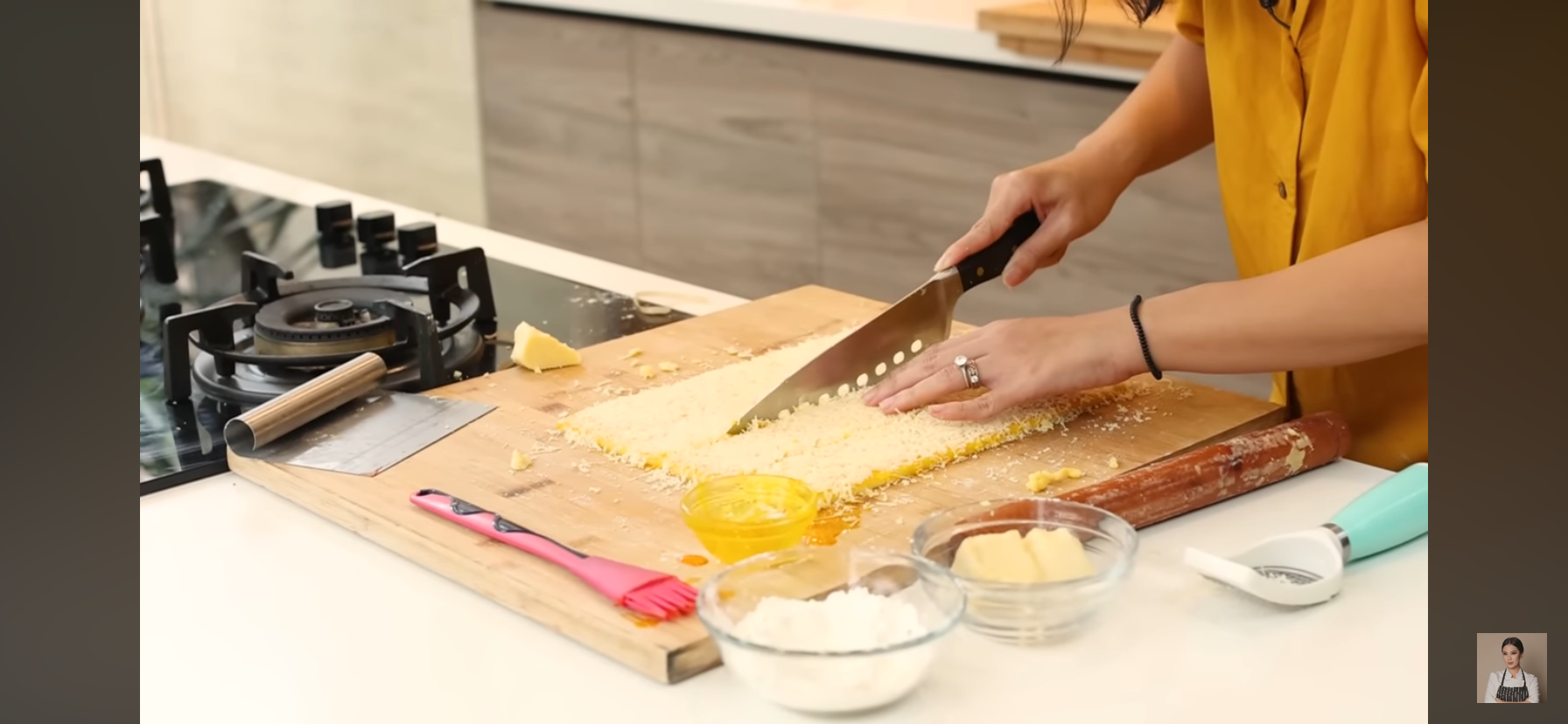 Pembuatan kastengel foto by youtube devina hermawan