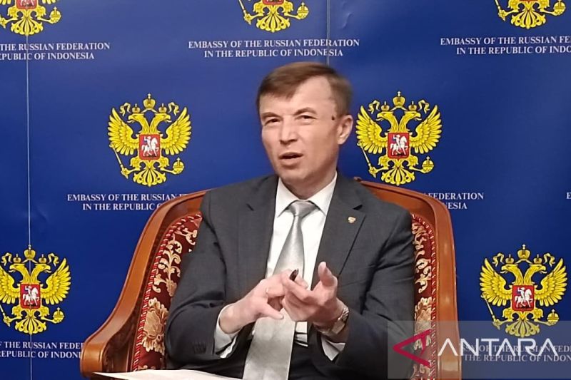 Duta Besar Federasi Rusia untuk Indonesia Sergei Tolchenov saat jumpa pers di kediamannya di Jakarta.