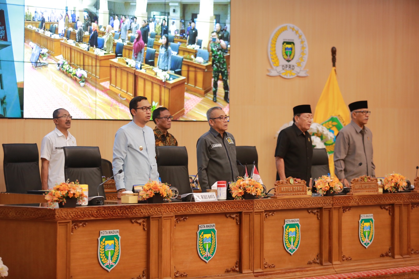 BAHAS RAPERDA: DPRD Kota Madiun menggelar rapat paripurna penyampaian nota penjelasan tiga raperda inisiatif, termasuk perlindungan pendidik dan trantibumlinmas. BAGAS BIMANTARA/RADAR MADIUN