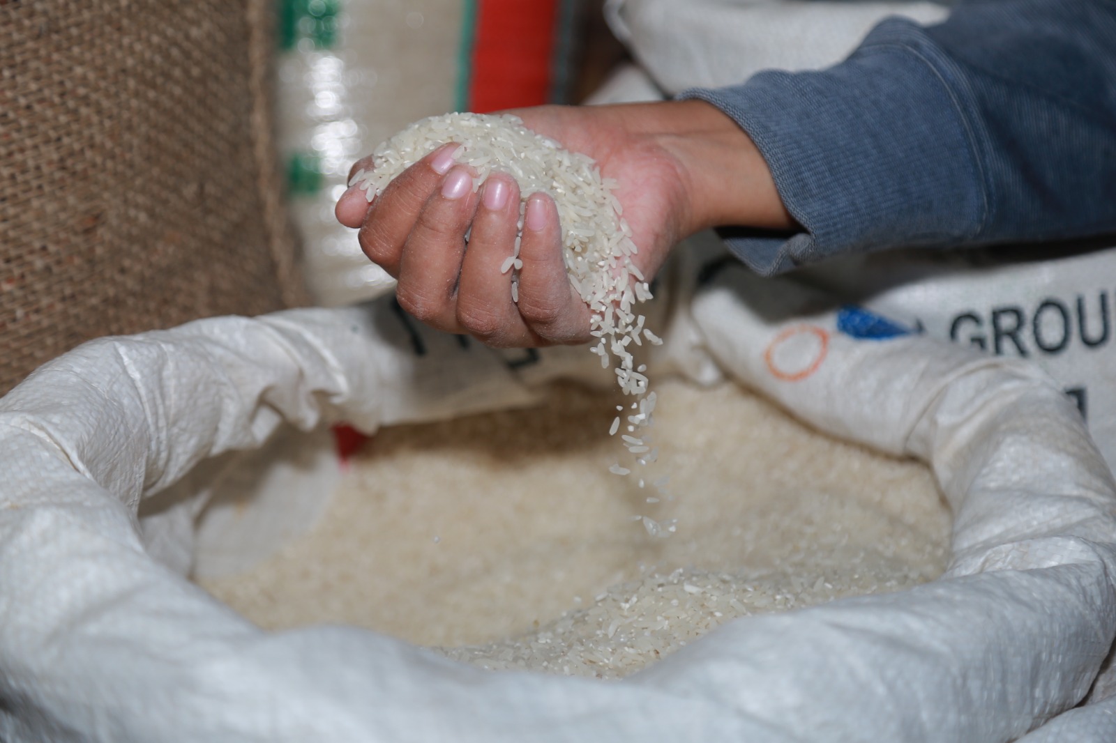 STOK AMAN: Bulog Cabang Madiun memastikan ketersediaan beras mencapai 58.568 ton guna menjaga stabilitas pangan selama Ramadan hingga Lebaran. DOK RADAR MADIUN