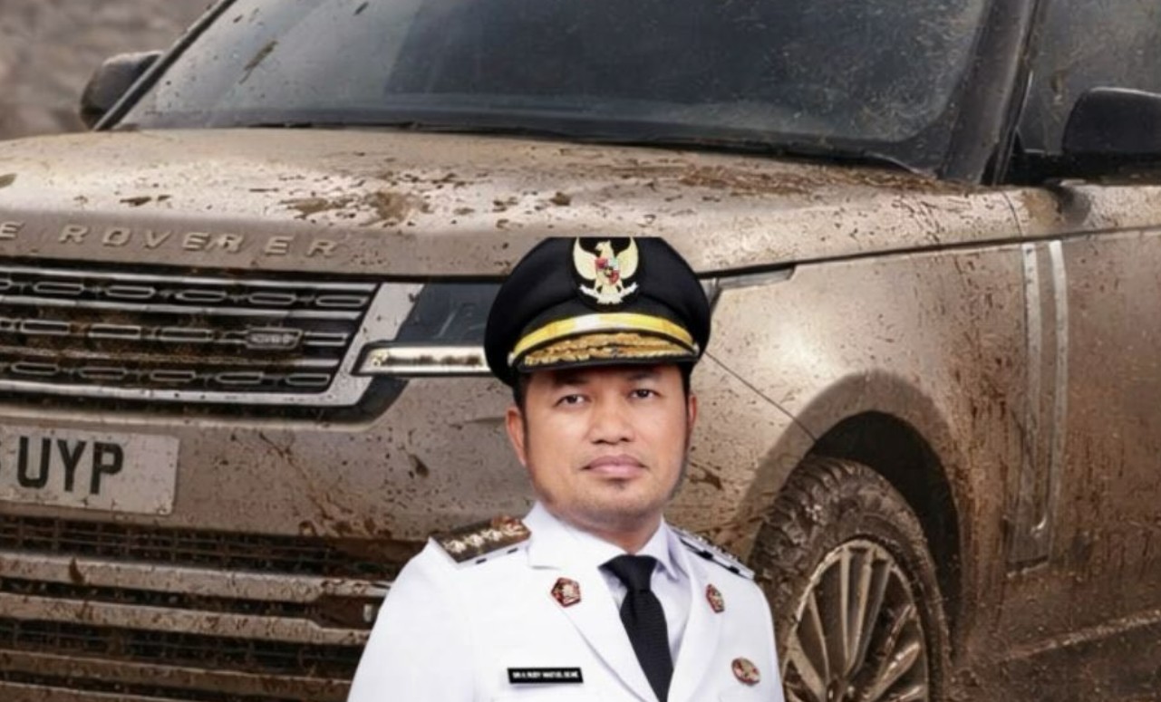 Gubernur Kaltim Rudy Masud membeli mobil mewah Range Rover Rp 8,5 miliar di saat banyak ruas jalan di wilayahnya rusak. KPK beri sorotan.