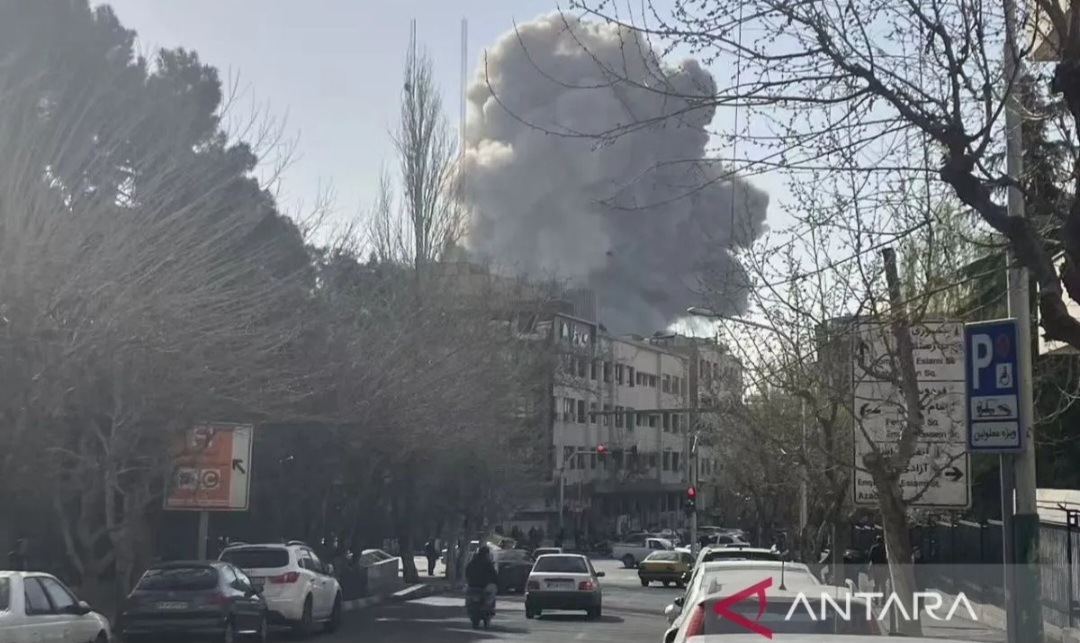 Suasana serangan di dekat Universitas Teheran, Iran.