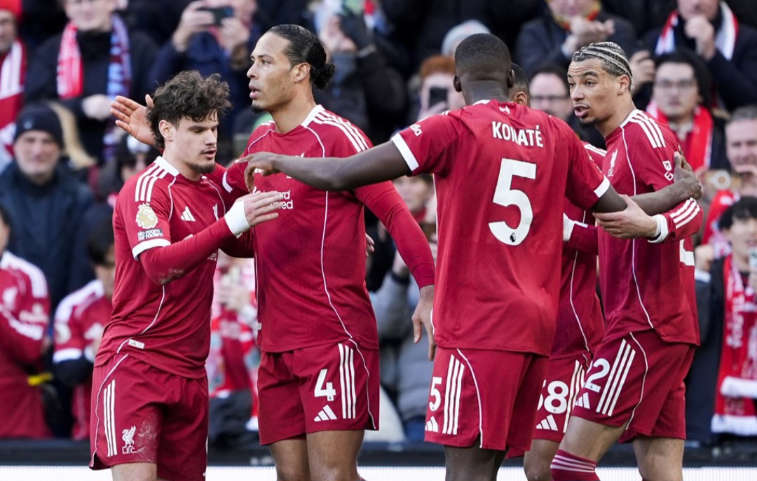 Pada menit ke-22, umpan Szoboszlai berhasil disambut sundulan kapten Virgil van Dijk yang tak mampu dihentikan Hermansen.