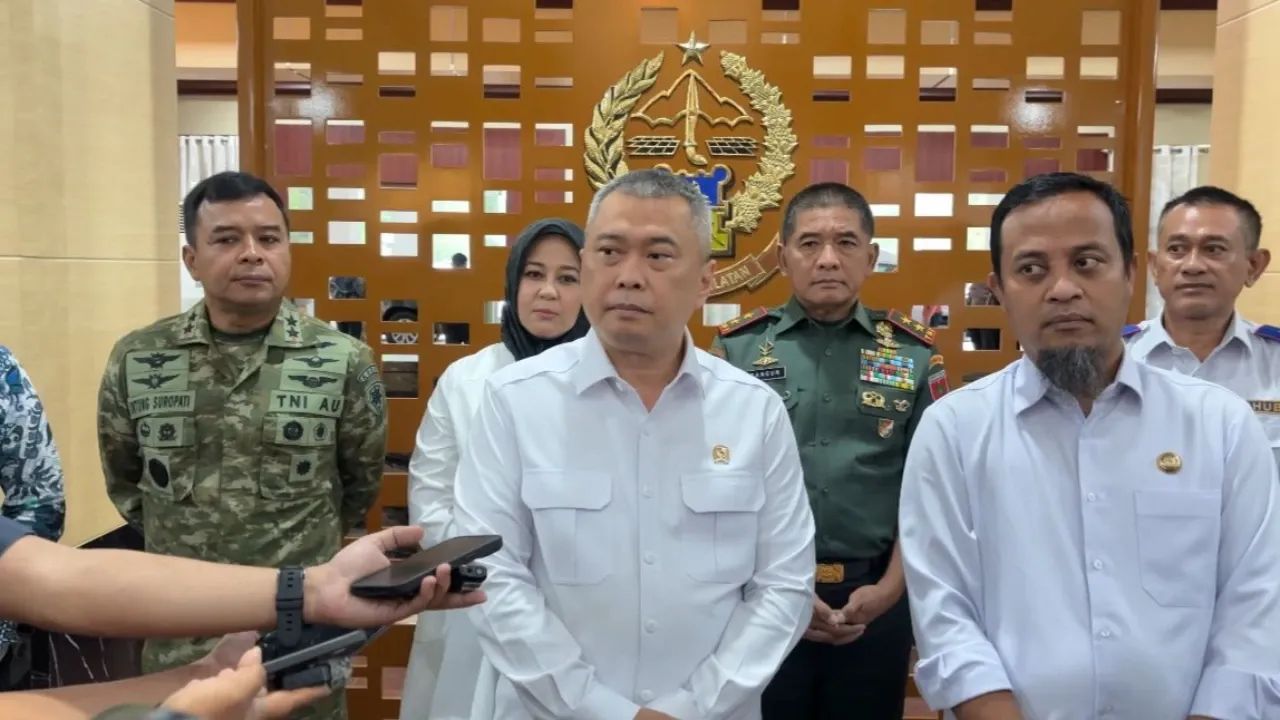 Tanggapi Keluhan Tiket Pesawat Lebaran yang Melejit, Menhub Beri Penjelasan Resmi (merdeka.com)
