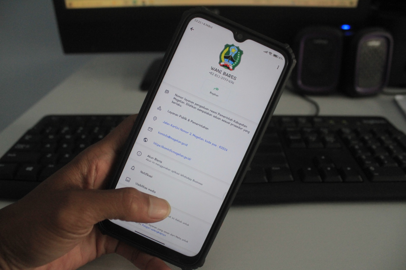 LAYANAN ADUAN: Pemkab Magetan menyediakan layanan WhatsApp WANI BARES sebagai kanal resmi pengaduan masyarakat terkait pelaksanaan program MBG. AJI PUTRA/RADAR MAGETAN