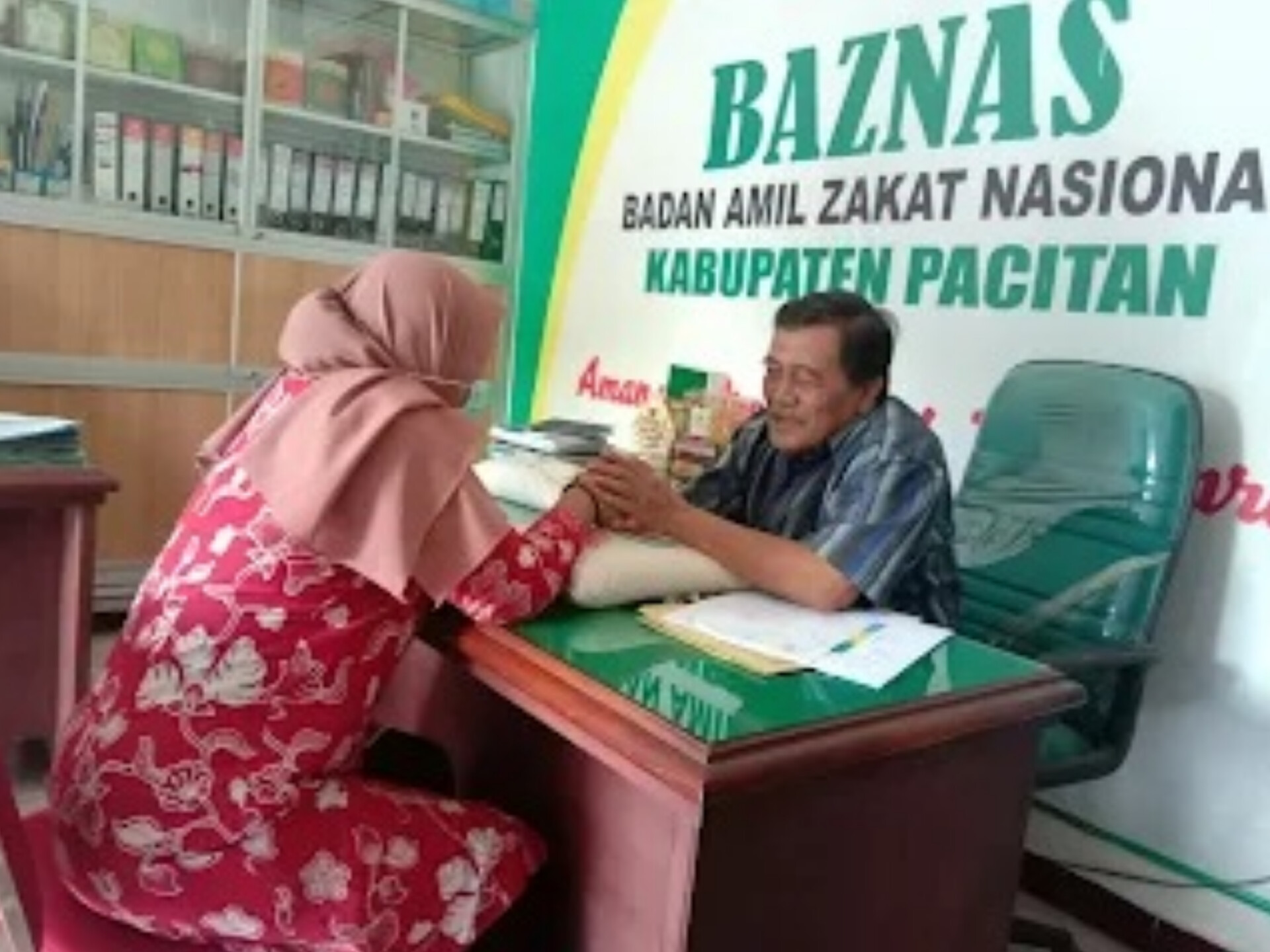 ZAKAT FITRAH: BAZNAS Pacitan menetapkan zakat fitrah 1447 H sebesar Rp44.800 per orang dengan penyaluran mulai 10 Maret 2026.