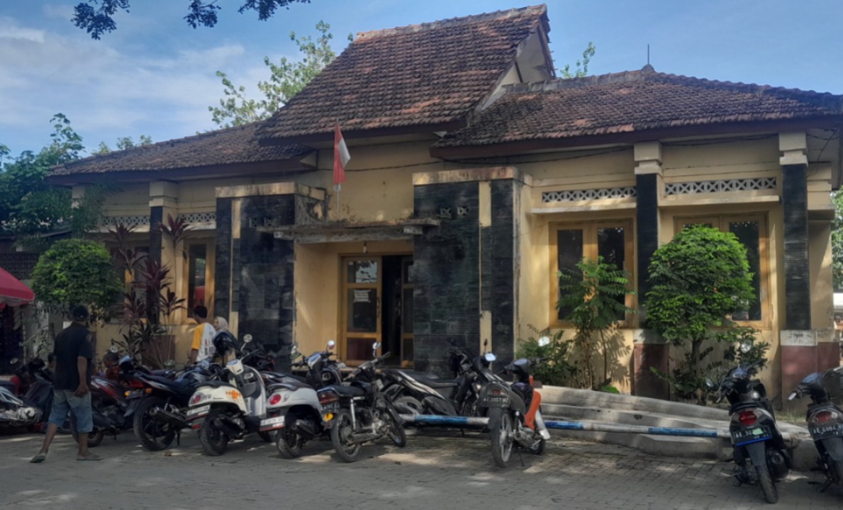 URGEN: Bagian depan bangunan Pasar Hewan Desa Kandangan, Ngawi, yang akan diperbaiki melalui P-APBD 2026. ASEP SYAEFUL/RADAR NGAWI