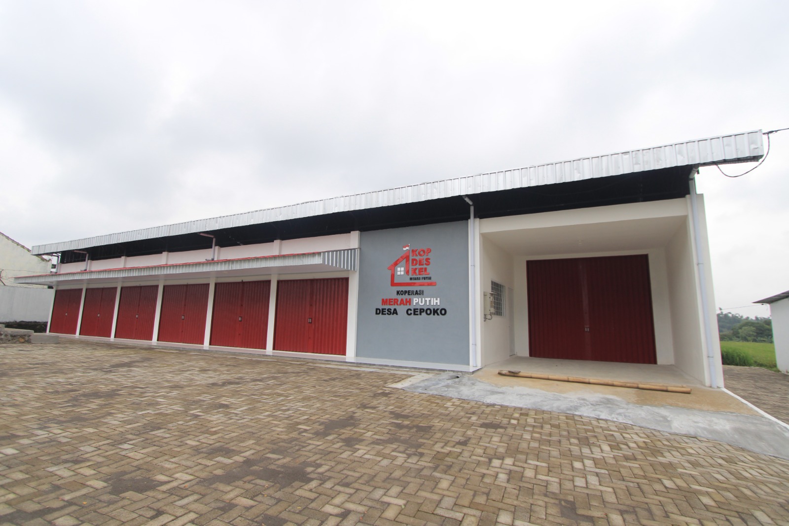 ASET DESA: Bangunan Koperasi Desa/Kelurahan Merah Putih di Desa Cepoko, Magetan, yang telah selesai dibangun dan menunggu operasional. AJI PUTRA/RADAR MAGETAN