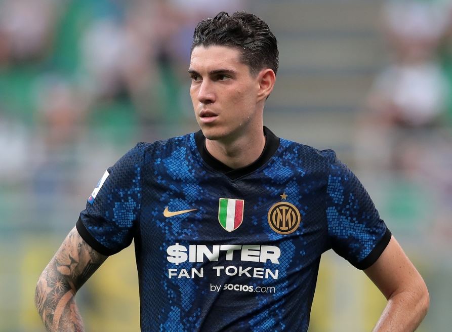 Alessandro Bastoni menjadi sasaran hinaan dan siulan fans Como dan Lecce. 