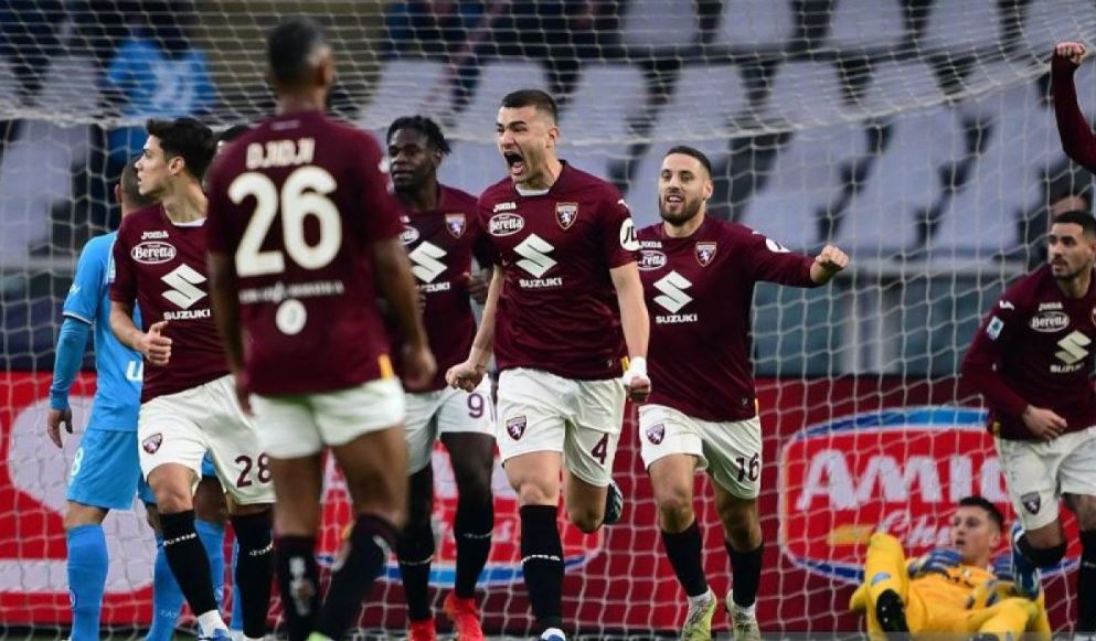 Napoli menjamu Torino di Stadion Diego Armando Maradona, Olivera berpeluang tampil sejak awal sementara Zapata kembali jadi tumpuan lini depan.