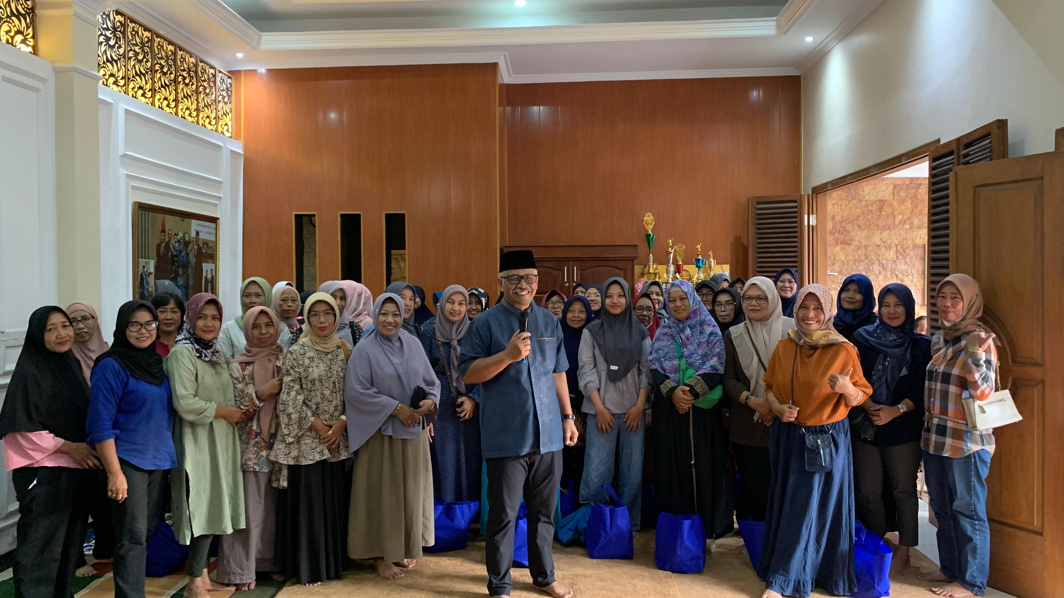 ASPIRASI: Wakil Ketua DPRD Kota Madiun Istono menerima aspirasi masyarakat terkait persoalan infrastruktur dalam kegiatan reses.