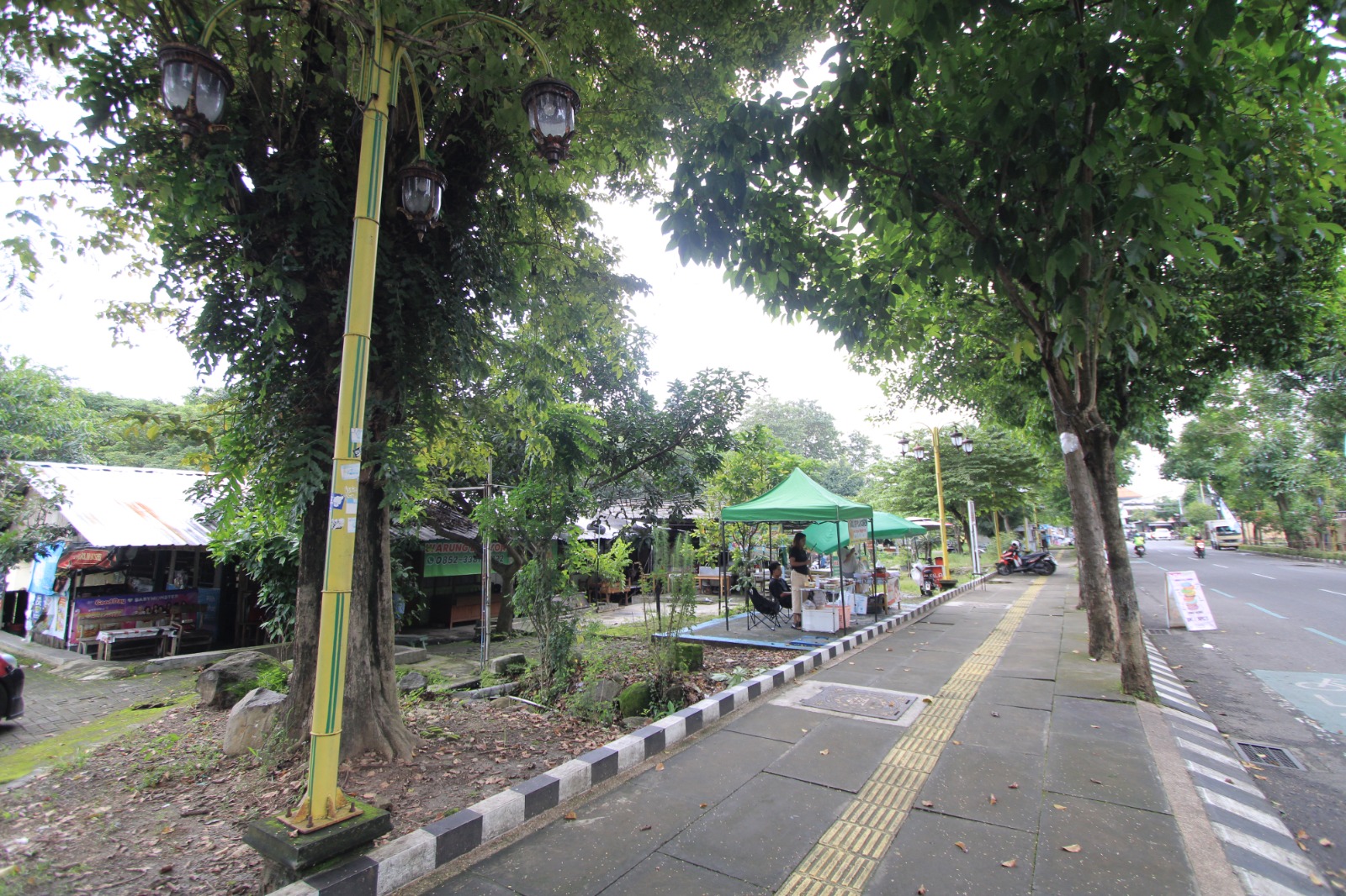 INFRASTRUKTUR: Pemerintah Kabupaten Magetan menyiapkan relokasi pedagang pasar burung dari kawasan Stadion Yosonegoro setelah kios baru selesai dibangun. AJI PUTRA/RADAR MAGETAN