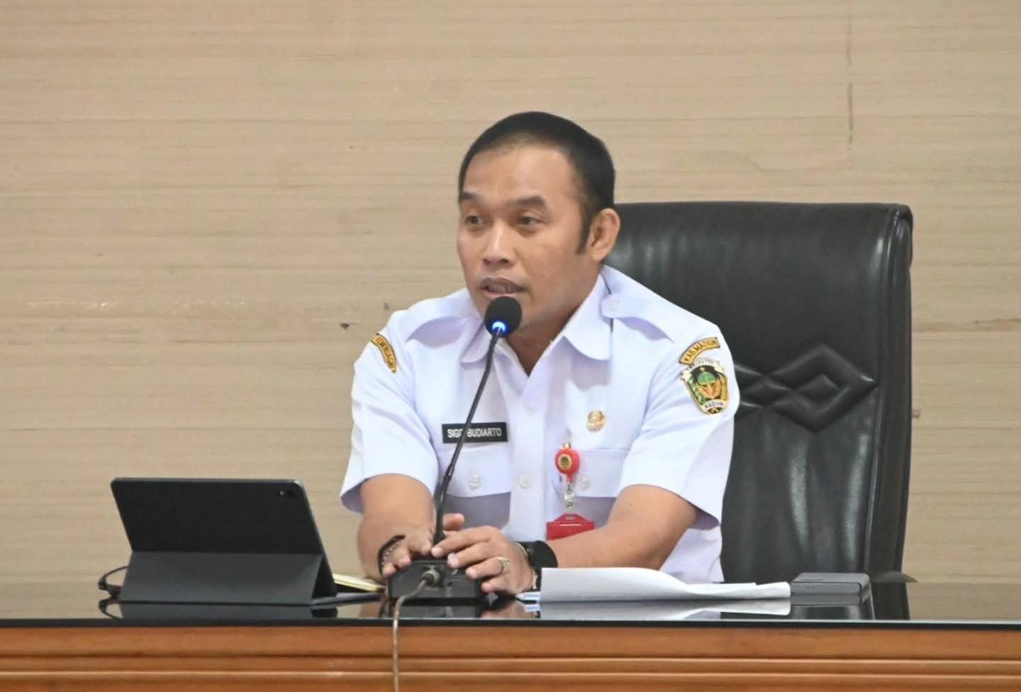 PENGAWASAN: Pemkab Madiun memperketat pengawasan SPPG program Makan Bergizi Gratis melalui sidak acak dan sistem pelaporan menu harian. FOTO: Penjabat Sekretaris Daerah Kabupaten Madiun Sigit Budiarto