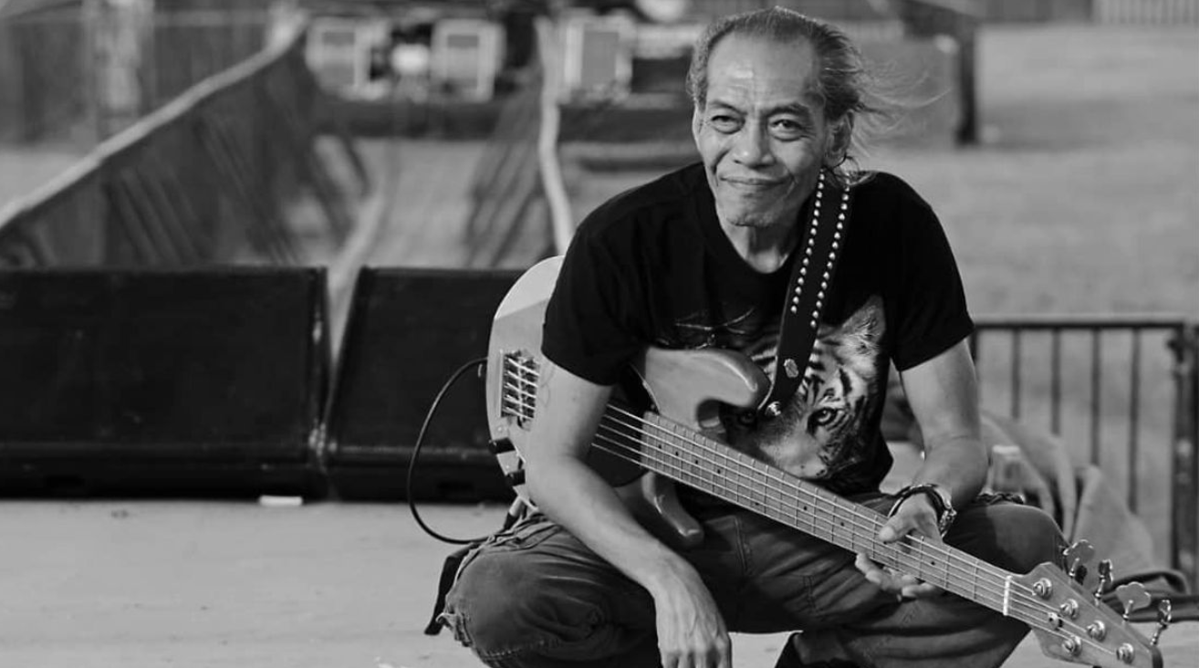 Bassist legendaris God Bless Donny Fattah meninggal dunia di usia 77 tahun.