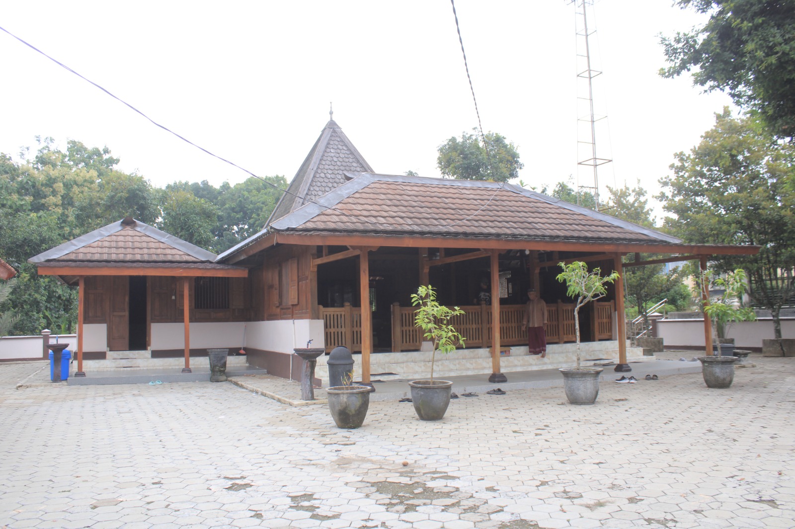 MASJID BERSEJARAH: Masjid Kuno Tamanarum di Kecamatan Parang, Magetan ramai dikunjungi jamaah saat Ramadan. AJI PUTRA/RADAR MAGETAN