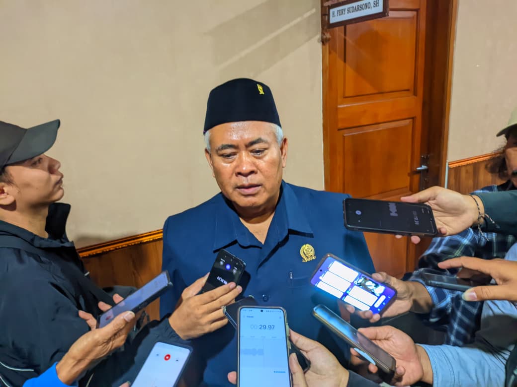 Ketua DPC PDIP Kabupaten Madiun Fery Sudarsono menegaskan kader dilarang mengelola SPPG program MBG. FOTO: LODITYA FERNANDES/RADAR MADIUN