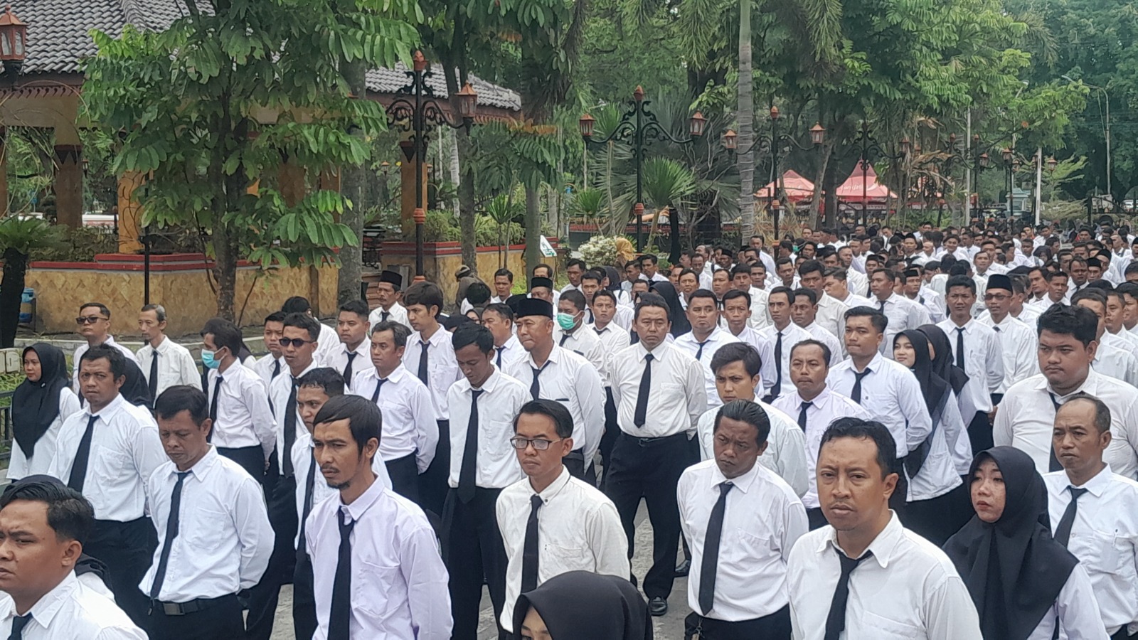 DILEMA: Pelantikan PPPK di Pendapa Wedya Graha Ngawi. Pemkab masih menunggu kebijakan pusat terkait kelanjutan kontrak PPPK. DOK RADAR NGAWI