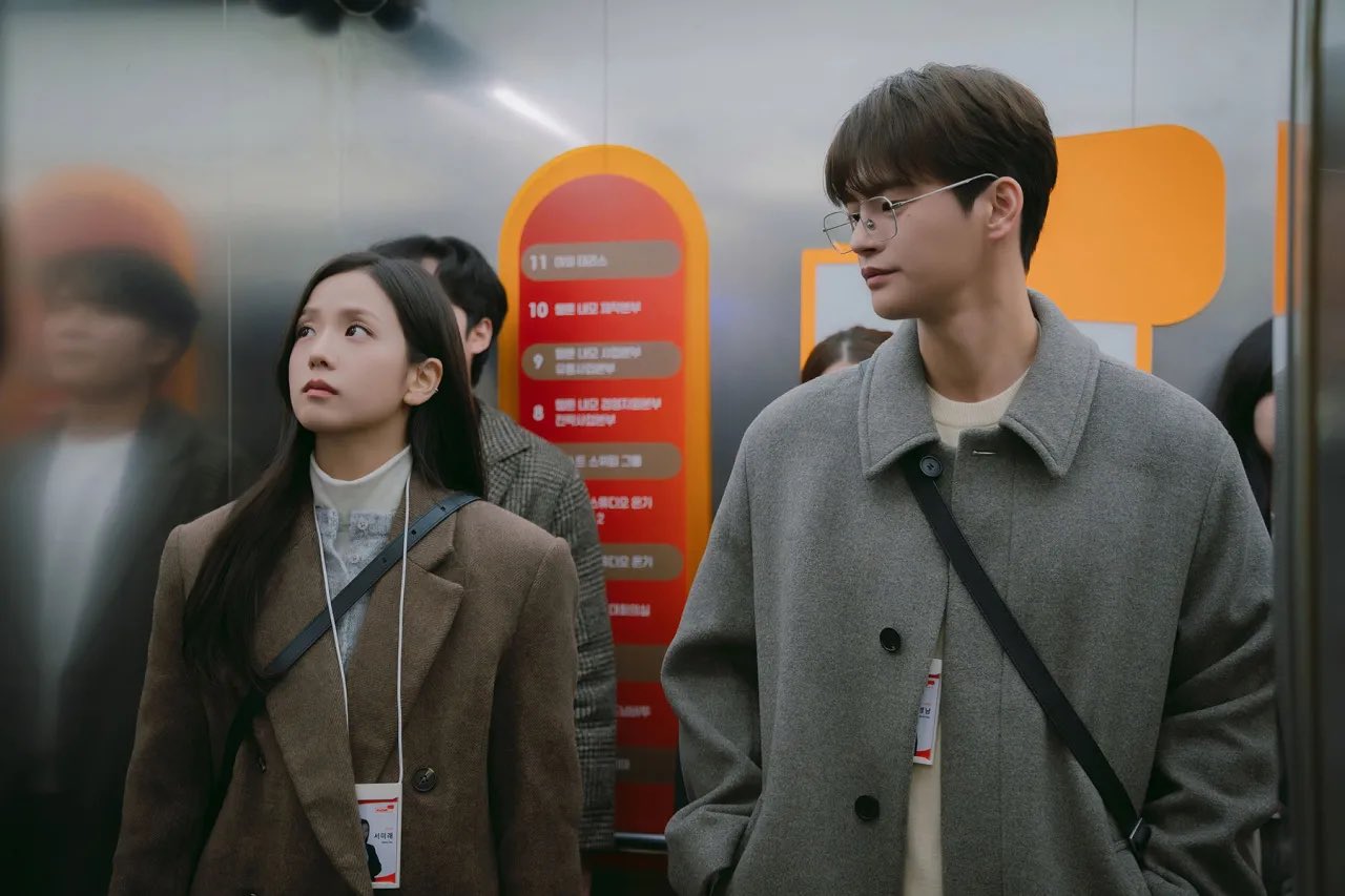 DRAMA KOREA: Serial Boyfriend on Demand menghadirkan kisah romansa virtual melalui aplikasi kencan digital. FOTO: Billboardkorea/x