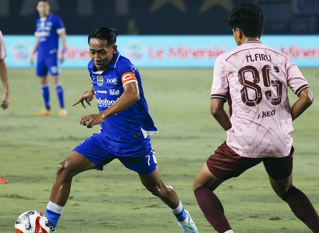 Persib menang 3-0.