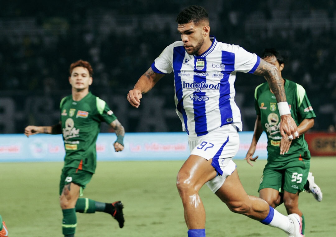 Persib saat hadapi Persebaya pekan lalu.