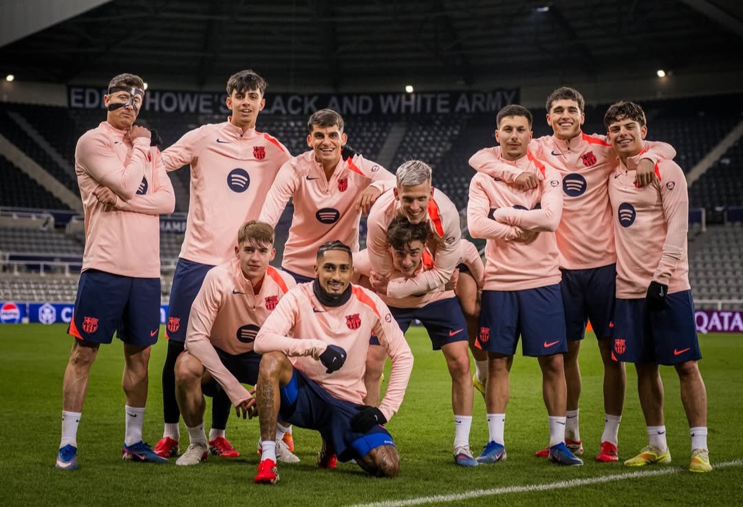 Skuad Barcelona di sela latihan jelang lawan Newcastle.